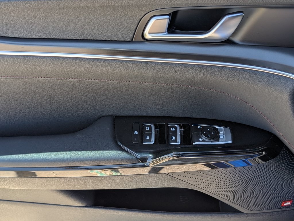 Vehicle image 15 of 41