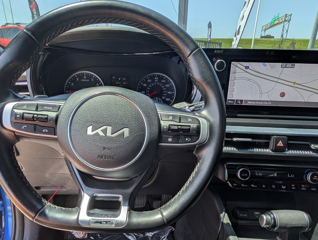 Vehicle image 18 of 41