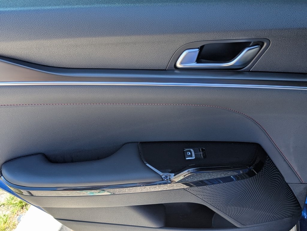 Vehicle image 33 of 41