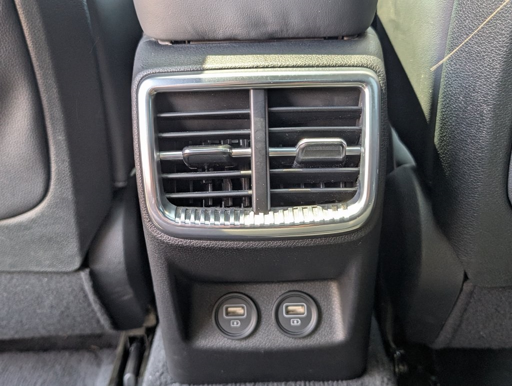Vehicle image 35 of 41