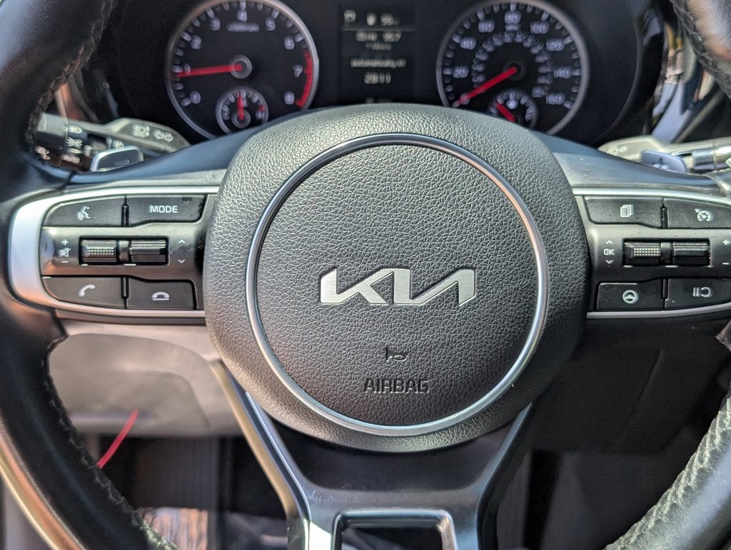 Vehicle image 21 of 41
