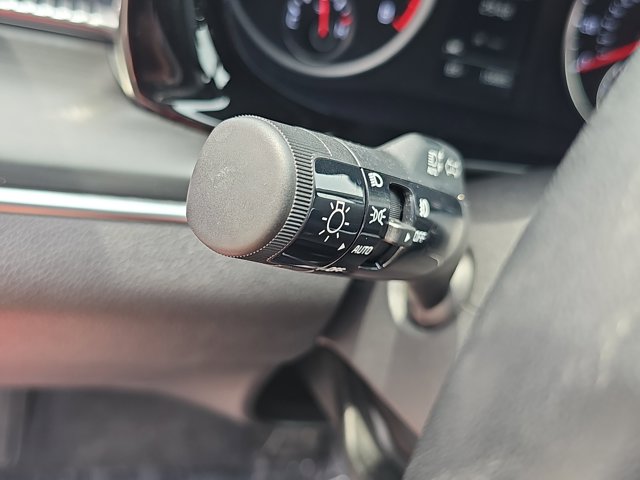 Vehicle image 26 of 34