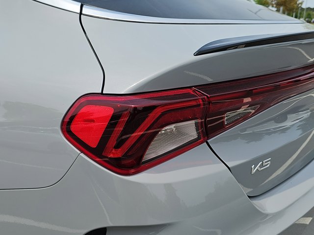 Vehicle image 33 of 34