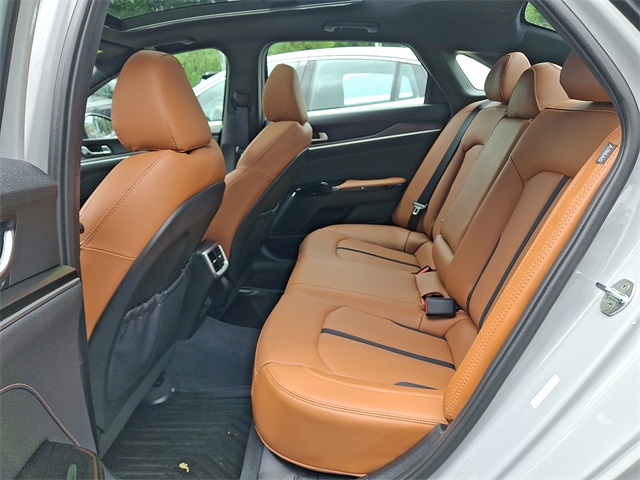 Vehicle image 9 of 32