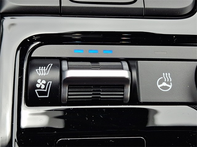 Vehicle image 29 of 32