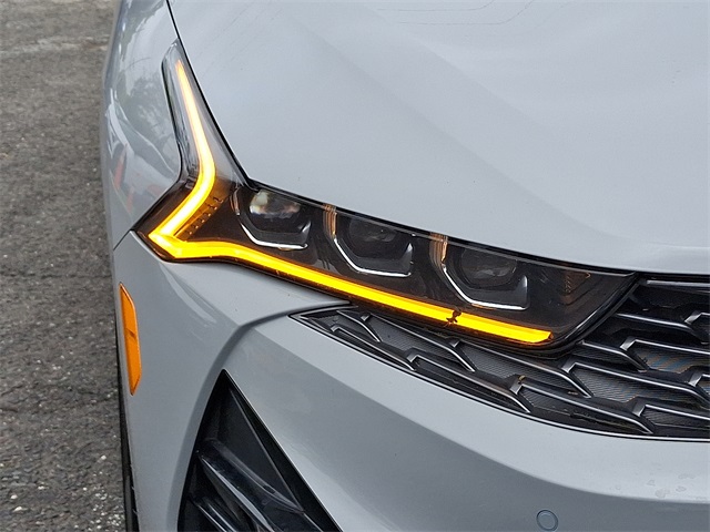 Vehicle image 24 of 32