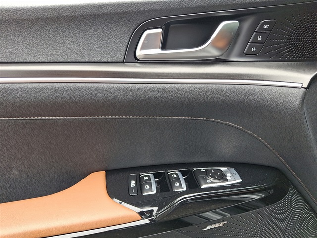 Vehicle image 20 of 32