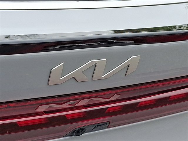 Vehicle image 27 of 32