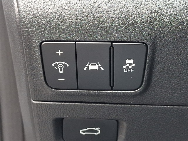 Vehicle image 21 of 32