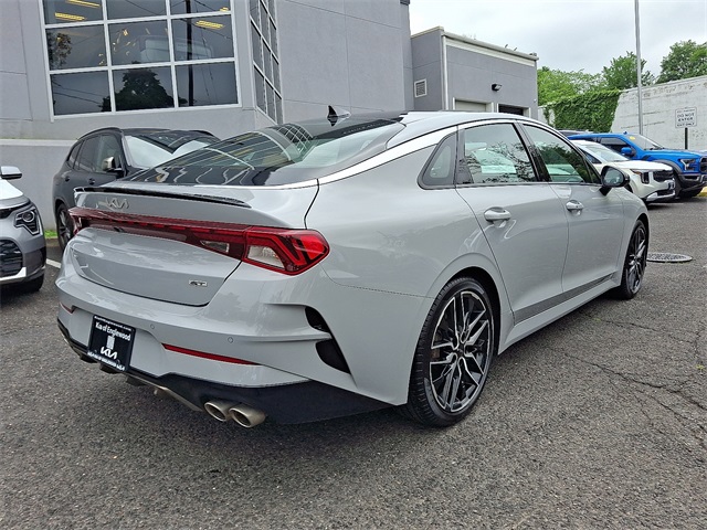 Vehicle image 4 of 32