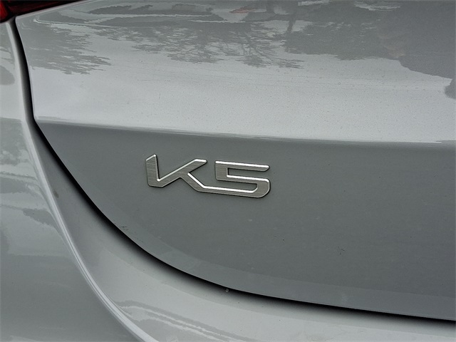 Vehicle image 31 of 32