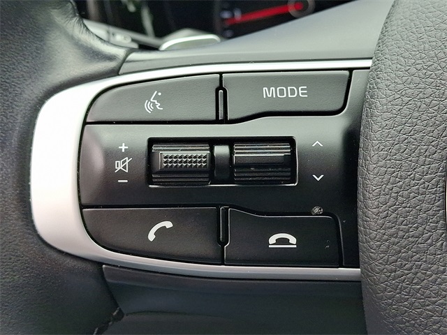 Vehicle image 23 of 32