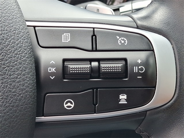 Vehicle image 28 of 32