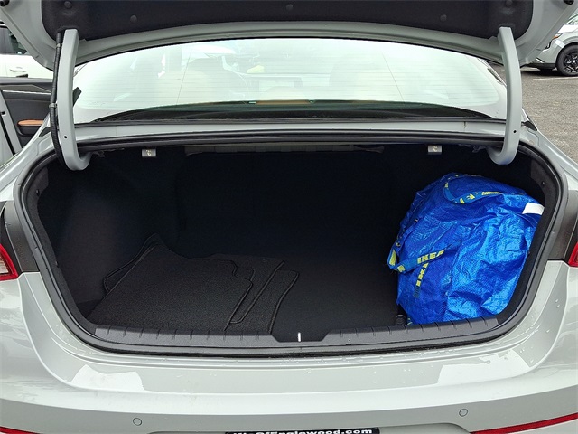 Vehicle image 8 of 32
