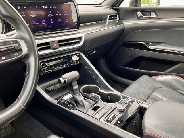 Vehicle image 22 of 32