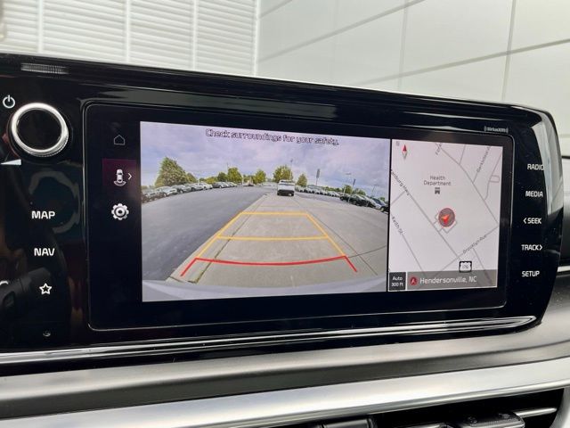 Vehicle image 24 of 32