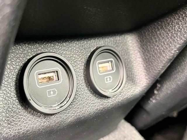 Vehicle image 29 of 32