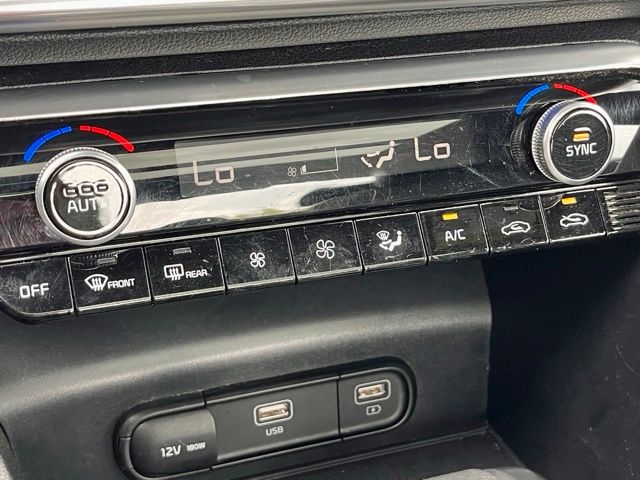 Vehicle image 25 of 32