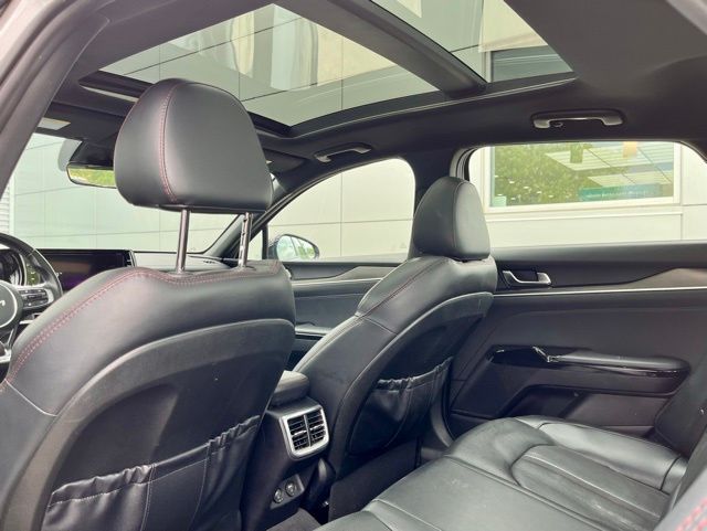 Vehicle image 28 of 32