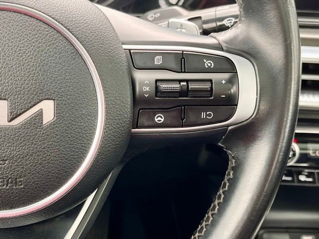 Vehicle image 21 of 32