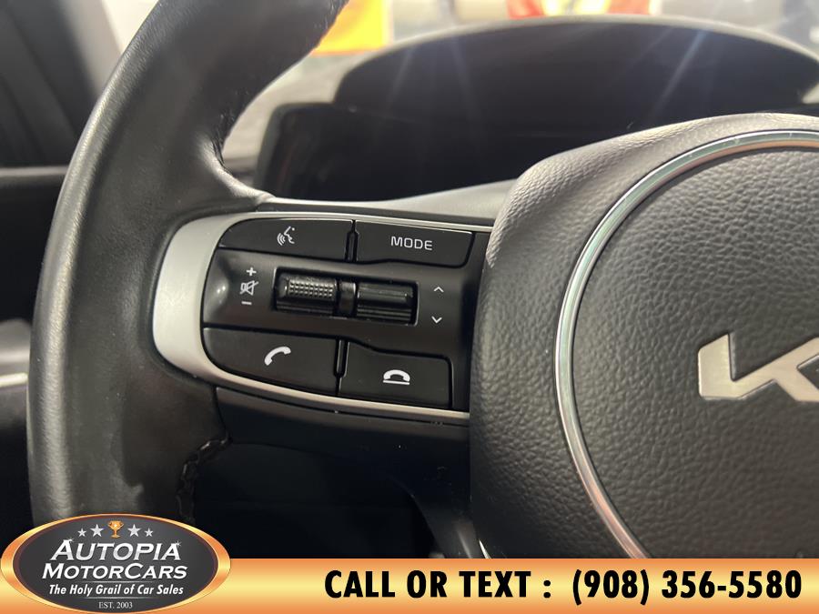 Vehicle image 33 of 45