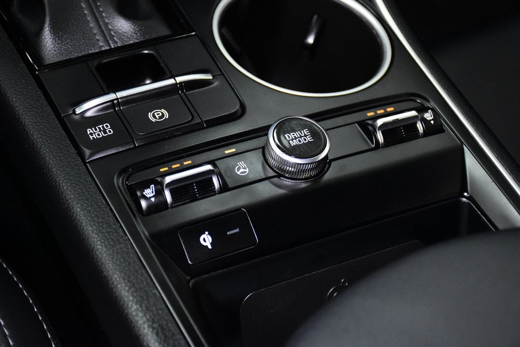 Vehicle image 26 of 32