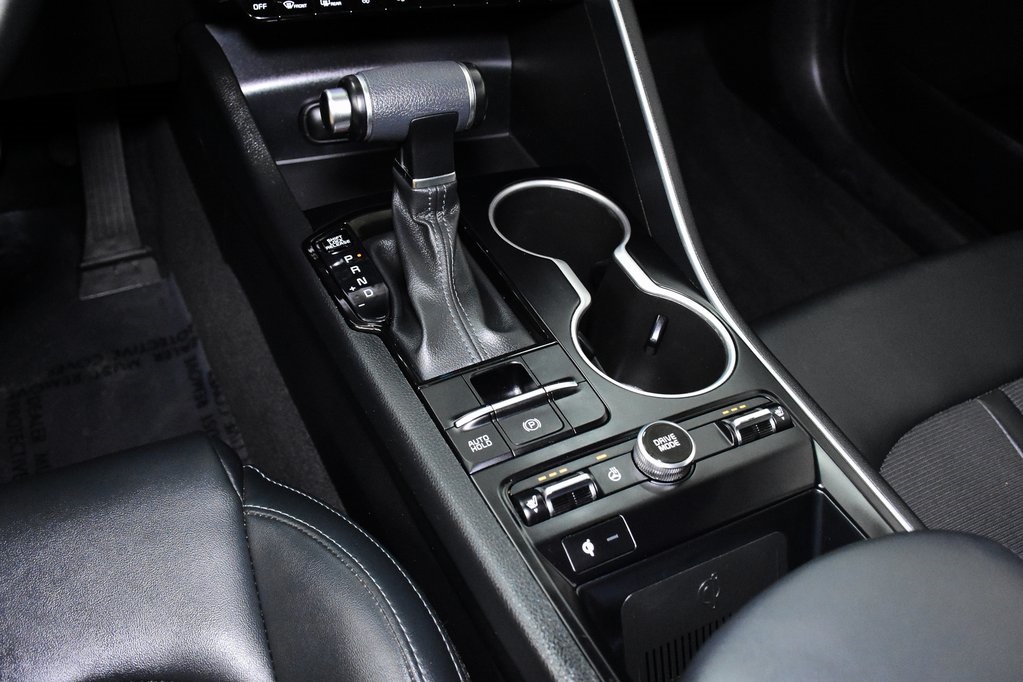 Vehicle image 25 of 32