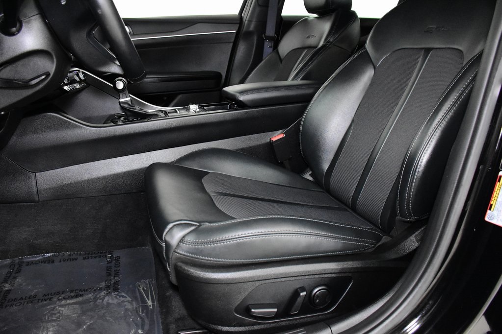 Vehicle image 14 of 32