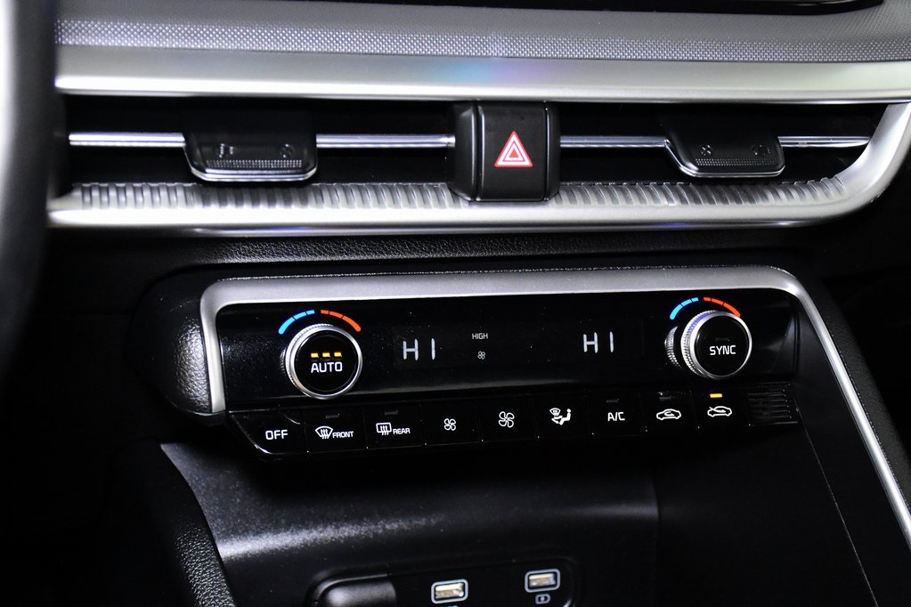 Vehicle image 23 of 32