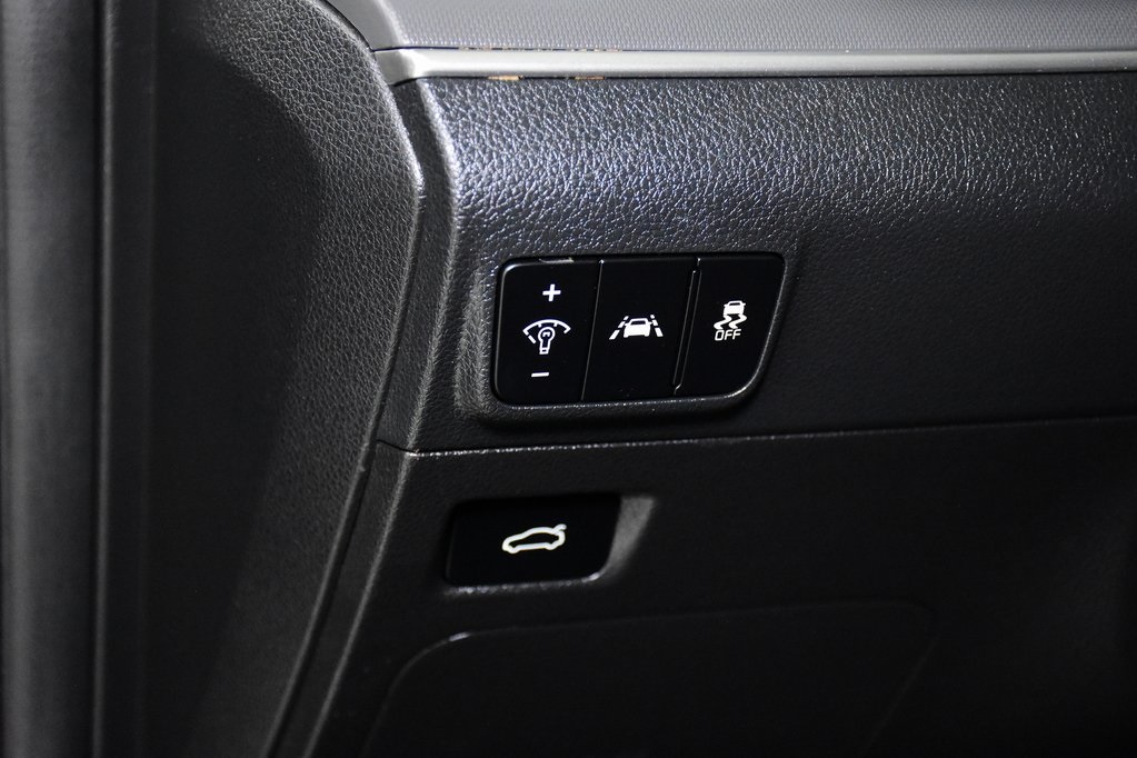 Vehicle image 15 of 32