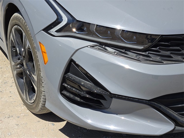 Vehicle image 3 of 3