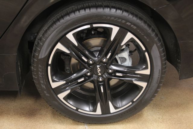 Vehicle image 29 of 33