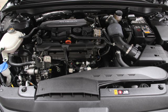 Vehicle image 31 of 33