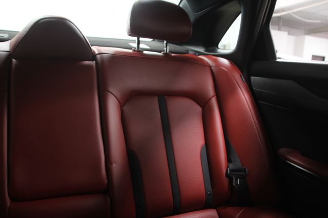 Vehicle image 21 of 33
