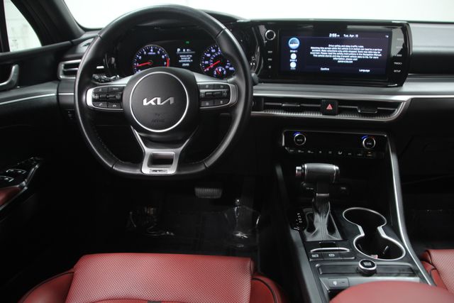 Vehicle image 14 of 33