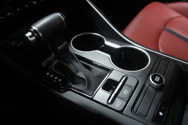Vehicle image 27 of 33
