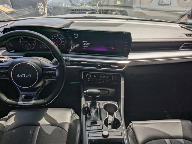 Vehicle image 11 of 21