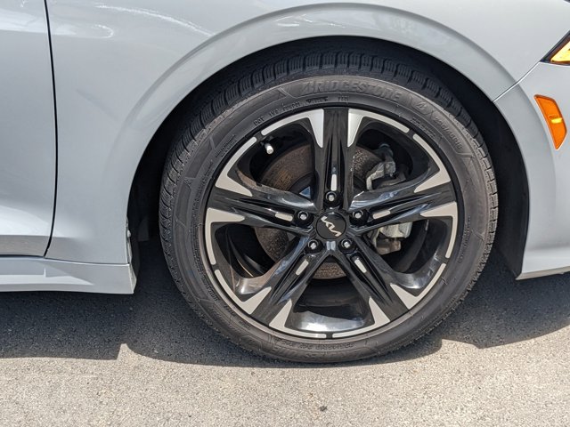Vehicle image 9 of 21