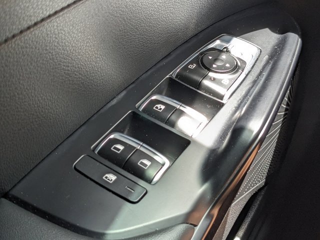 Vehicle image 18 of 21