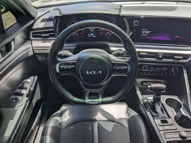 Vehicle image 12 of 21