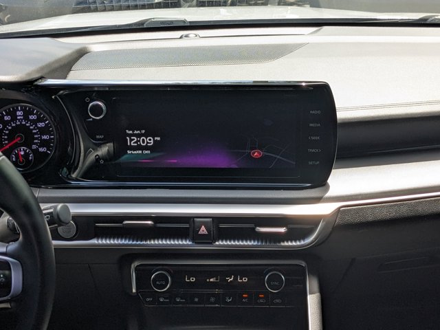 Vehicle image 14 of 21