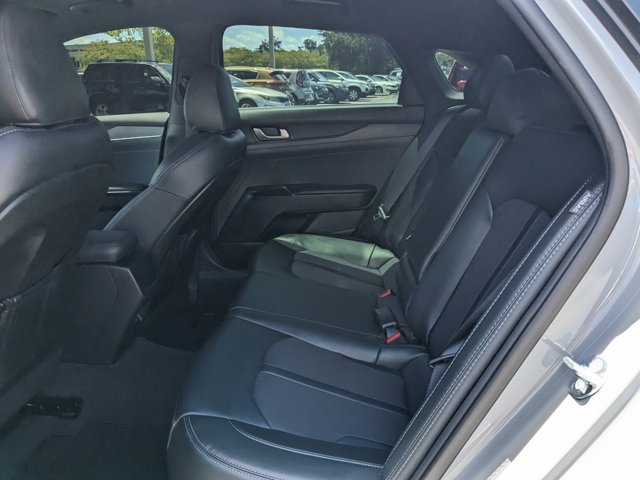Vehicle image 10 of 21