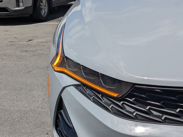 Vehicle image 17 of 21