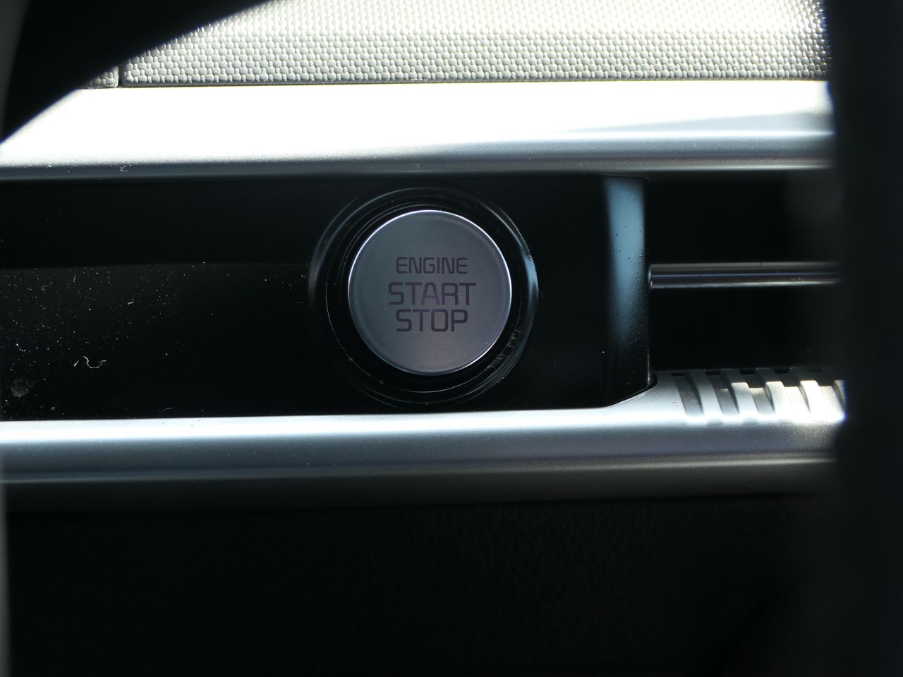 Vehicle image 22 of 36