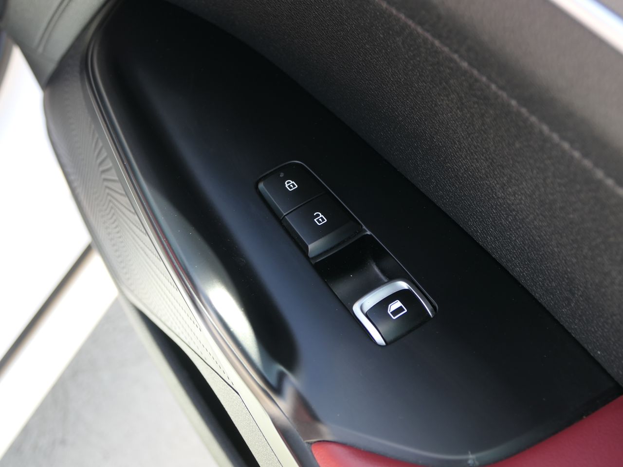 Vehicle image 33 of 36