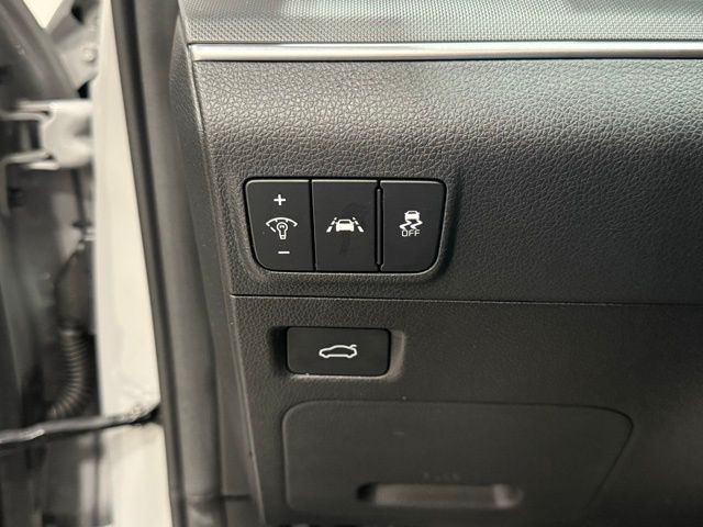 Vehicle image 14 of 35