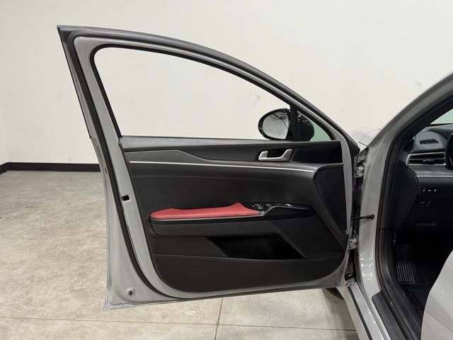 Vehicle image 11 of 35