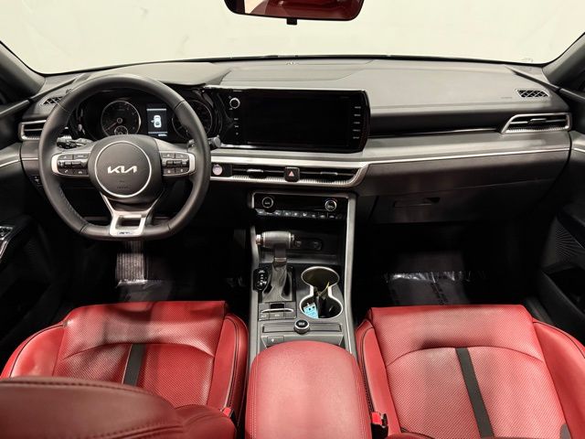 Vehicle image 33 of 35