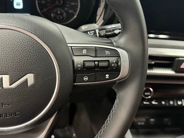 Vehicle image 17 of 35
