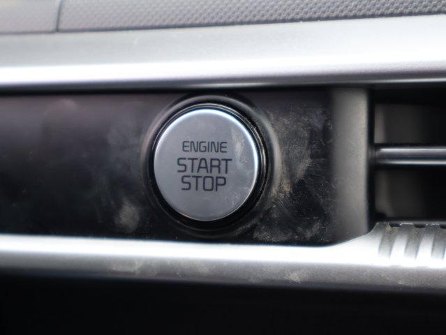 Vehicle image 32 of 44